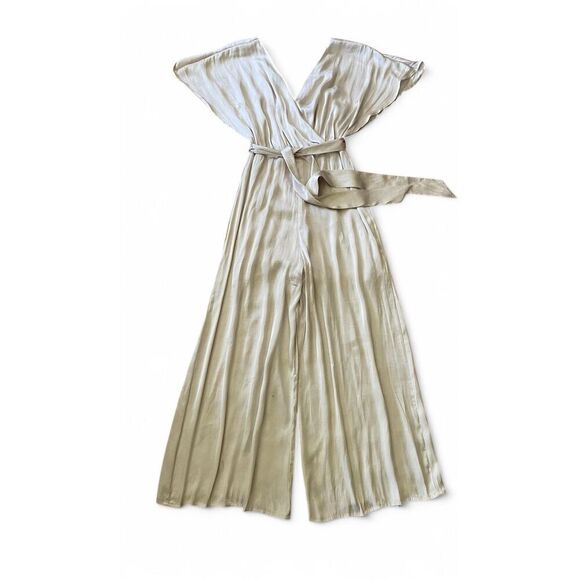 NWOT EXPRESS Women’sSatin Flutter Sleeve Culotte Jumpsuit Champagne Color Sz XXS - Picture 1 of 9